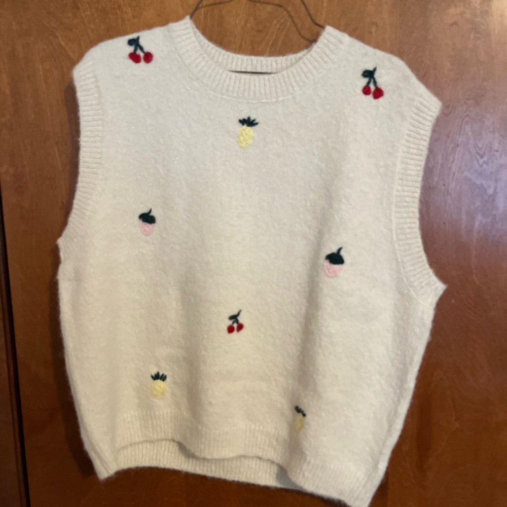 Lumiere White Sweater Vest with Fruit Embroidery